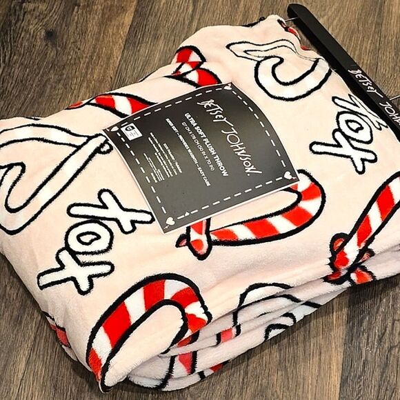 Betsey Johnson XOX Candy Cane Hearts Ultra Soft Plush Throw Blanket - Picture 6 of 7
